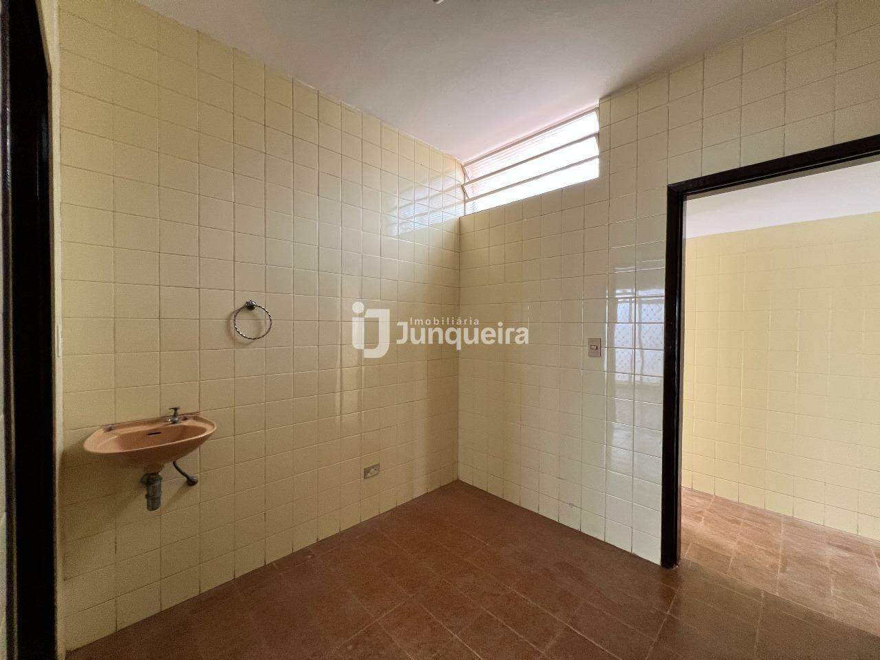 Casa à venda, 5 quartos, sendo 2 suítes, 2 vagas, no bairro Vila Independência em Piracicaba - SP