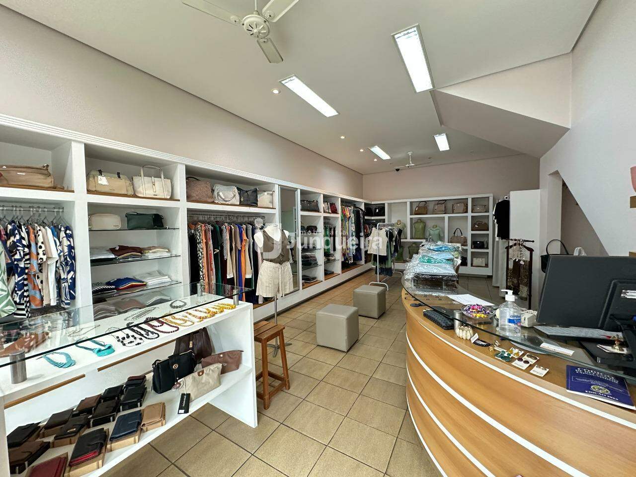 Prédio Comercial à venda, 3 quartos, sendo 1 suíte, no bairro Centro em Piracicaba - SP