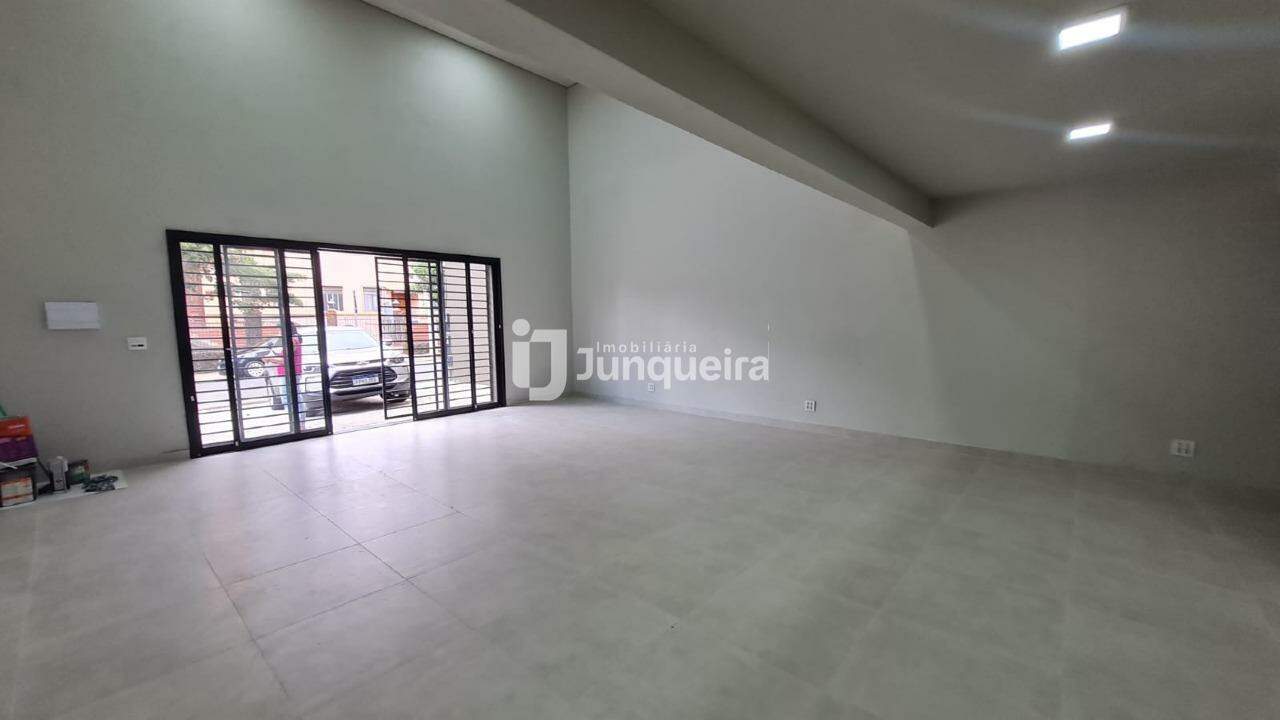 Casa Comercial para alugar, 2 vagas, no bairro Centro em Piracicaba - SP