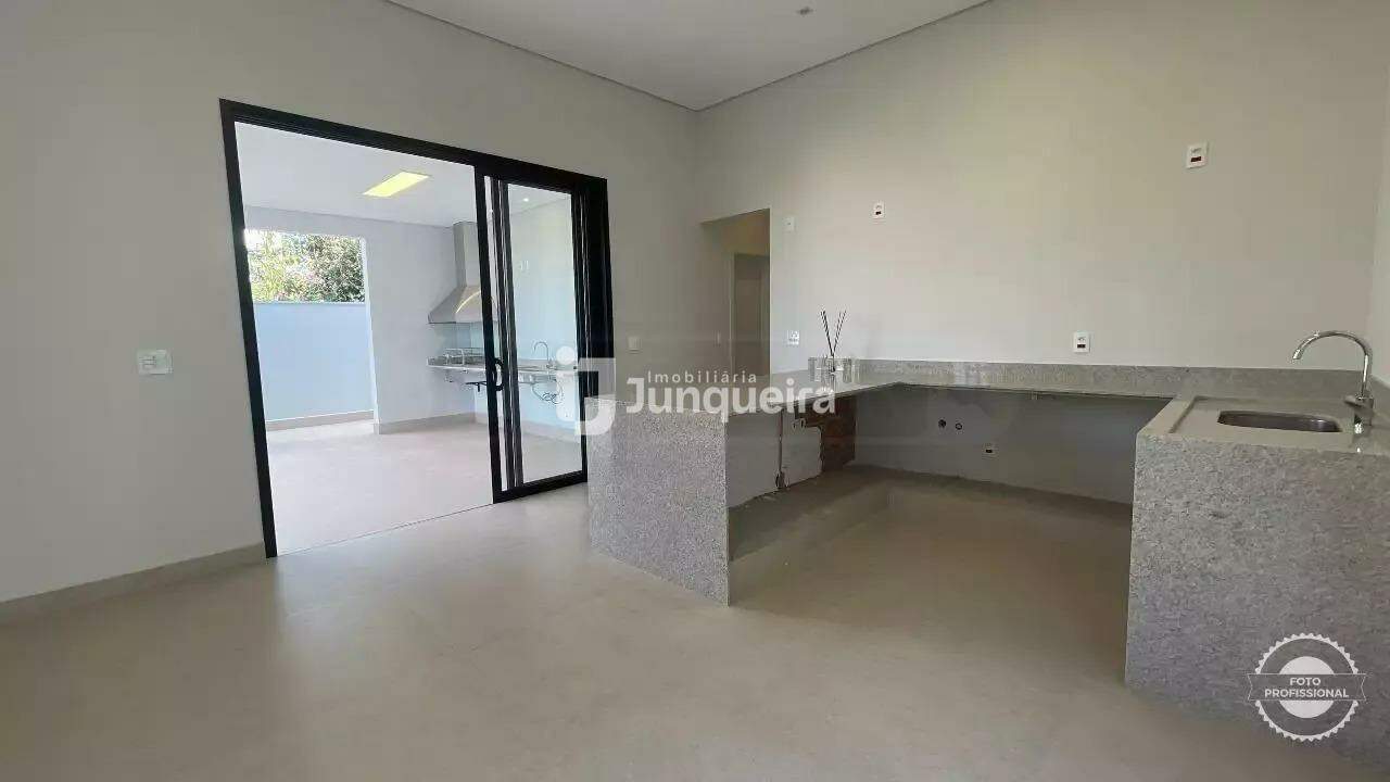 Casa em Condomínio para alugar, 3 quartos, sendo 3 suítes, 2 vagas, no bairro Damha I em Piracicaba - SP