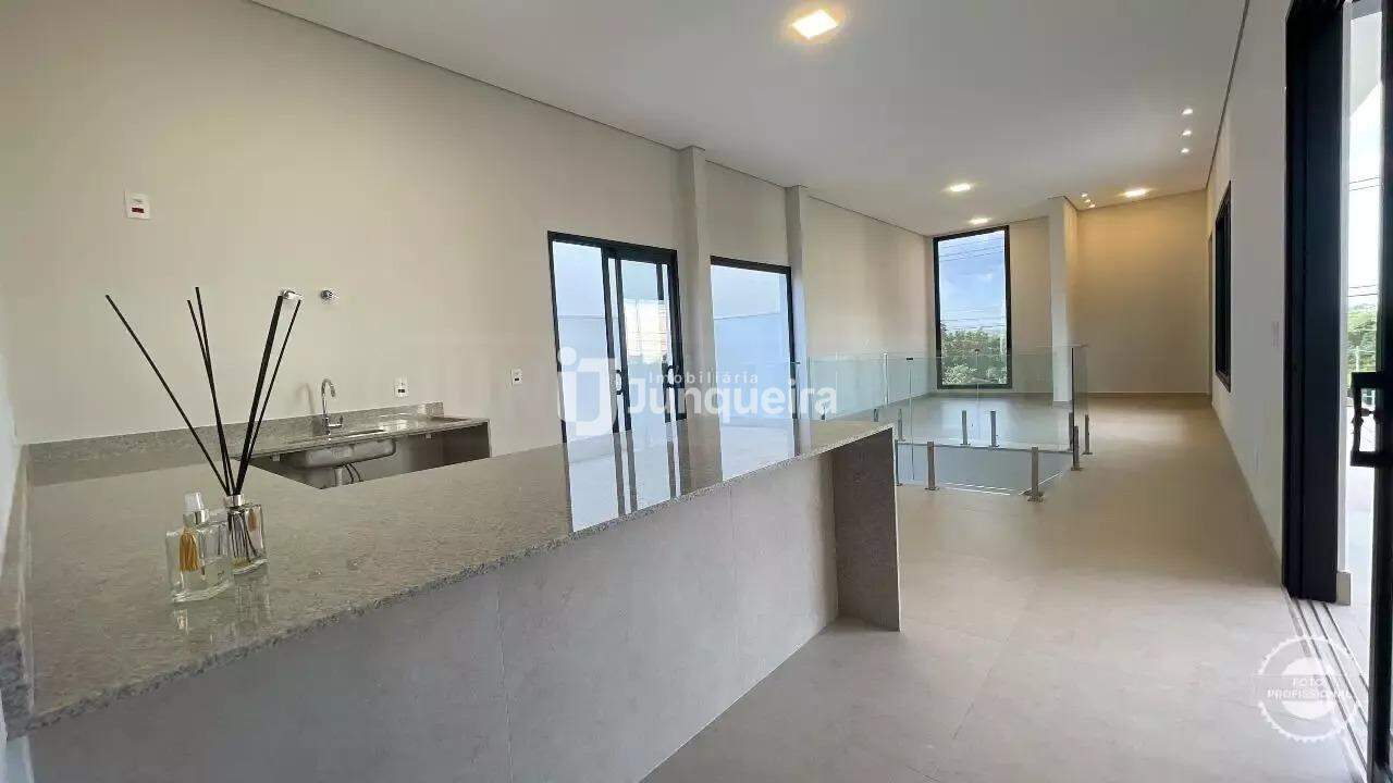 Casa em Condomínio para alugar, 3 quartos, sendo 3 suítes, 2 vagas, no bairro Damha I em Piracicaba - SP