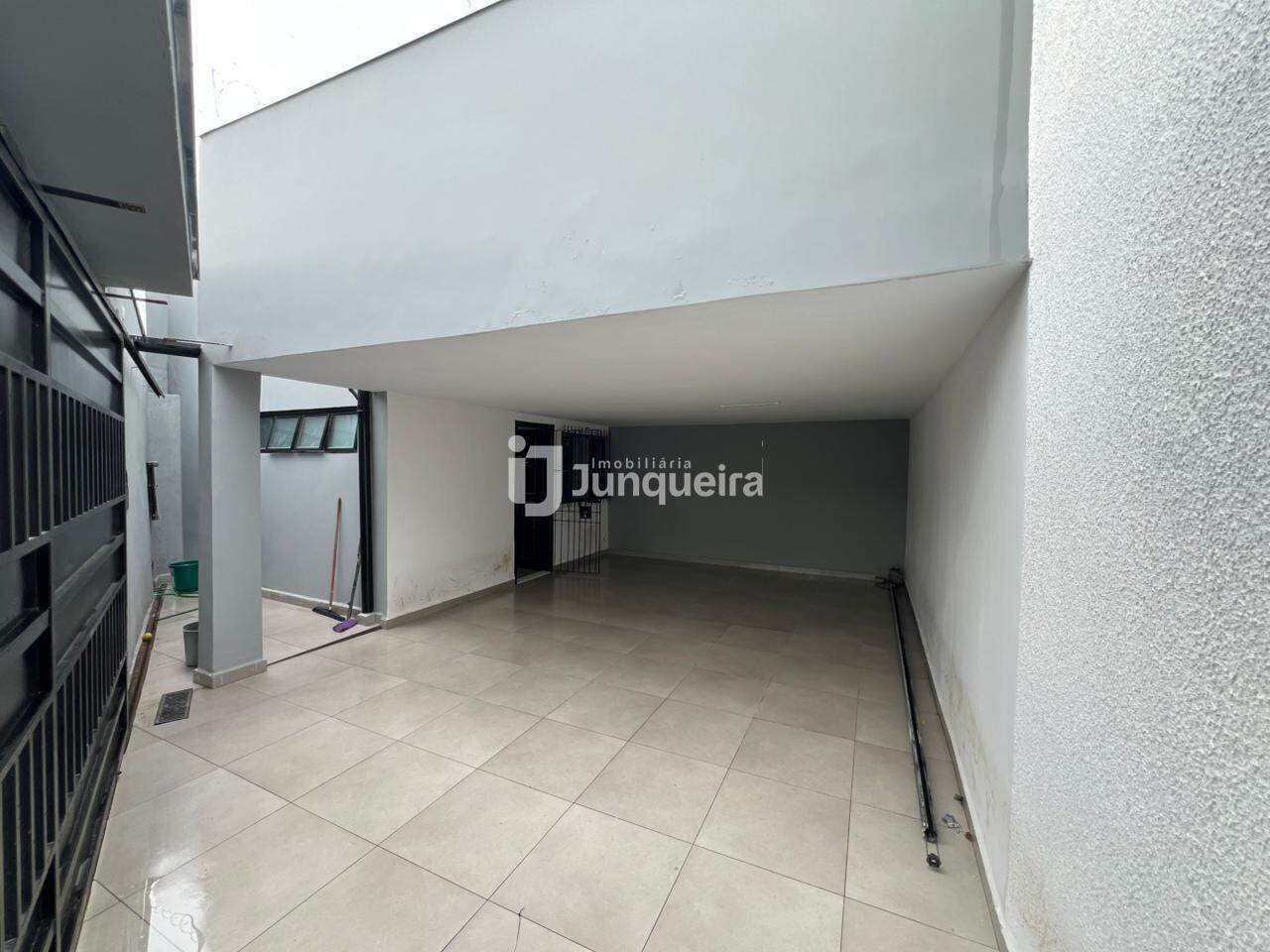 Casa para alugar, 3 quartos, sendo 2 suítes, 2 vagas, no bairro Paulista em Piracicaba - SP