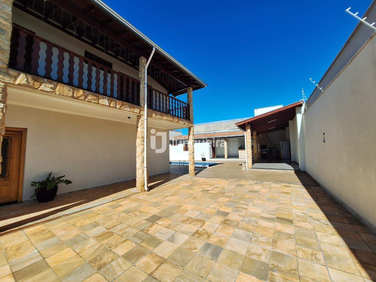 Casa à venda, 3 quartos, sendo 1 suíte, 10 vagas, no bairro Santa Rita em Piracicaba - SP