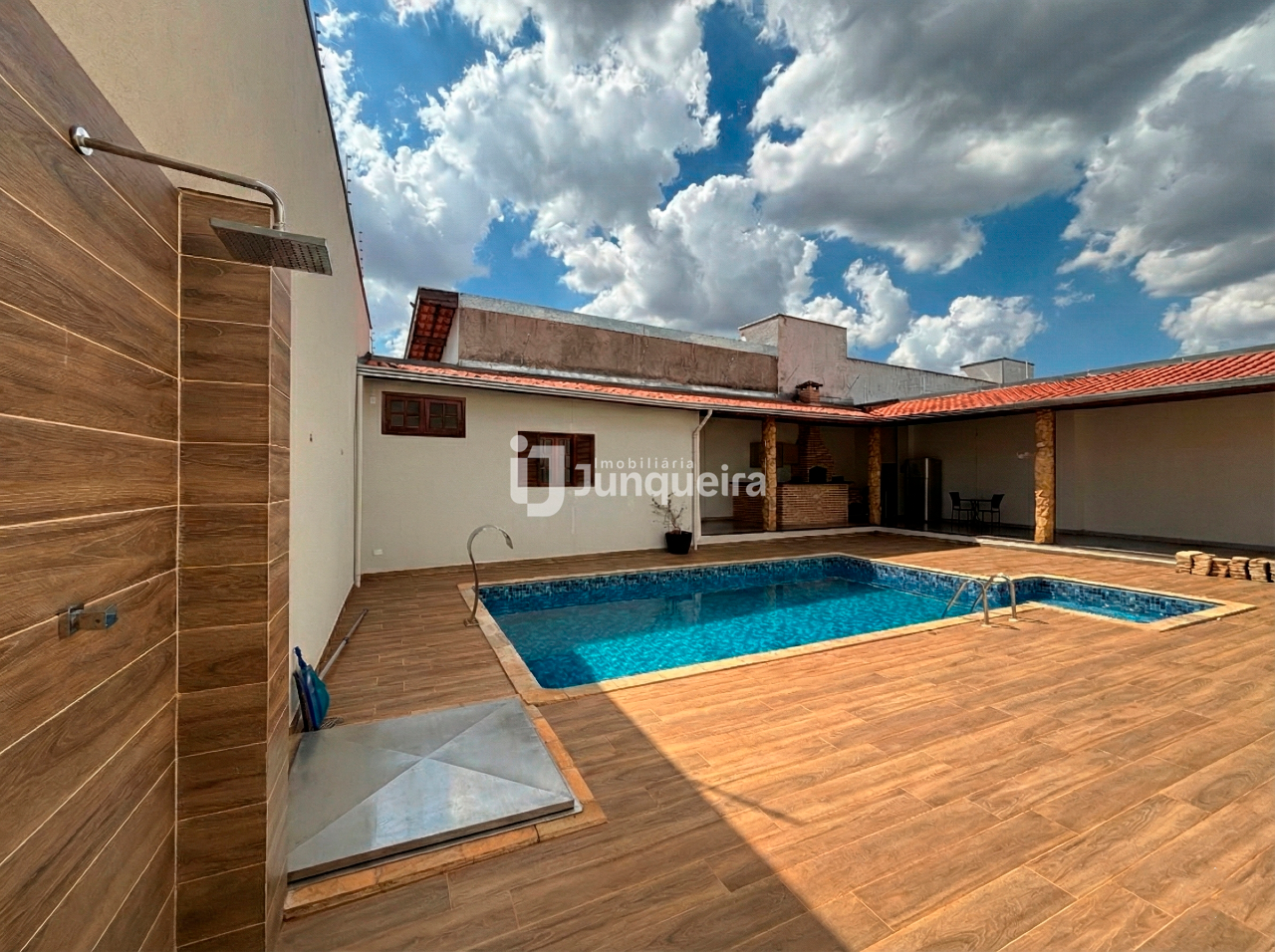 Casa à venda, 3 quartos, sendo 1 suíte, 6 vagas, no bairro Perdizes em Piracicaba - SP