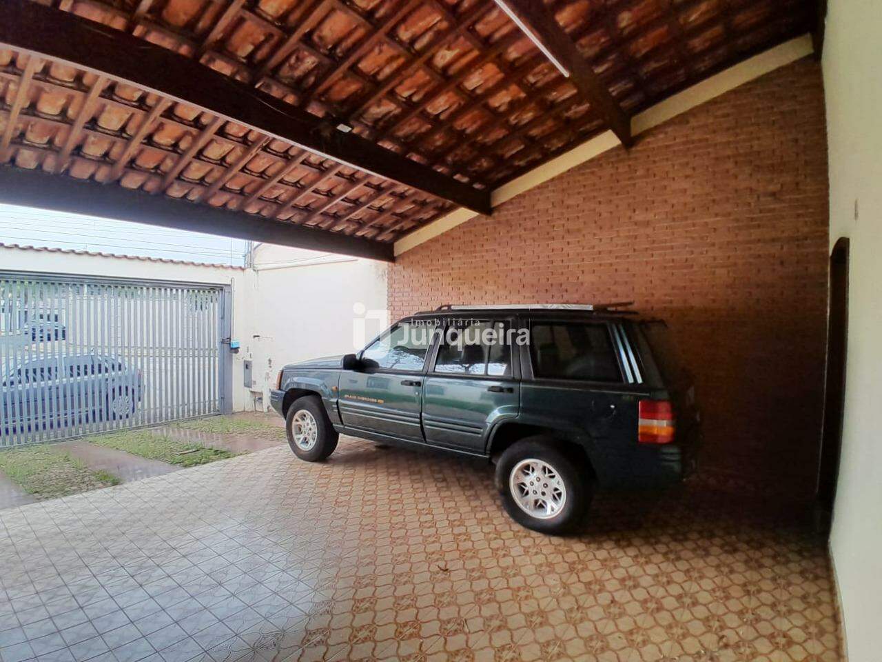 Casa à venda, 4 quartos, sendo 1 suíte, 6 vagas, no bairro Jardim Monumento em Piracicaba - SP