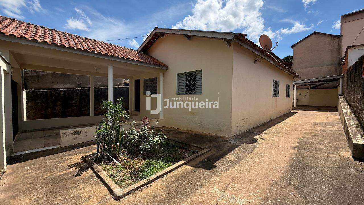 Casa para alugar, 3 quartos, 4 vagas, no bairro Loteamento Santa Rosa em Piracicaba - SP