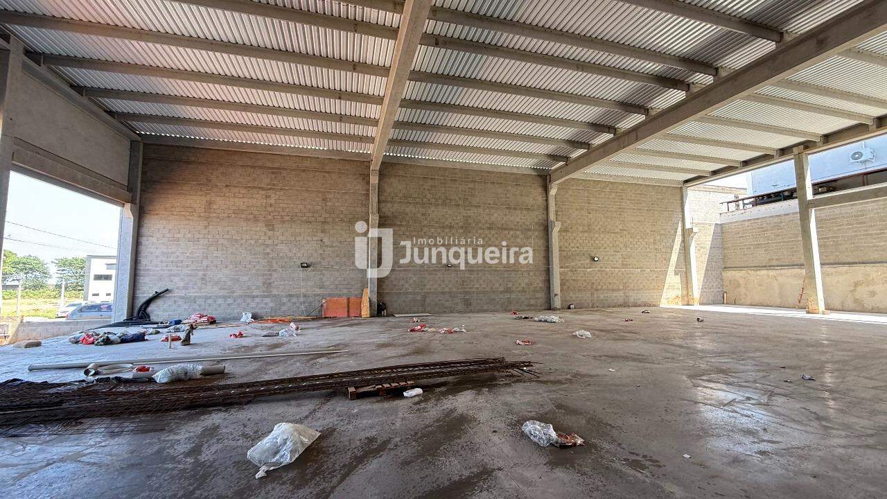 Galpão para alugar, 4 vagas, no bairro Guamium em Piracicaba - SP