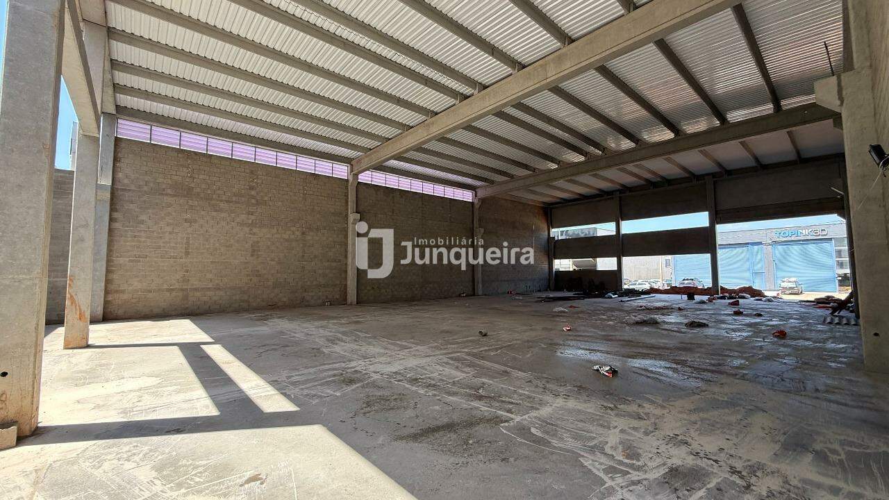 Galpão para alugar, 4 vagas, no bairro Guamium em Piracicaba - SP