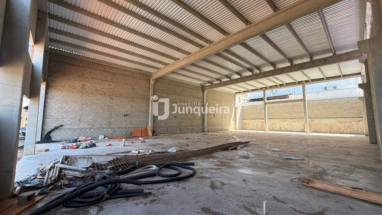 Galpão para alugar, 4 vagas, no bairro Guamium em Piracicaba - SP