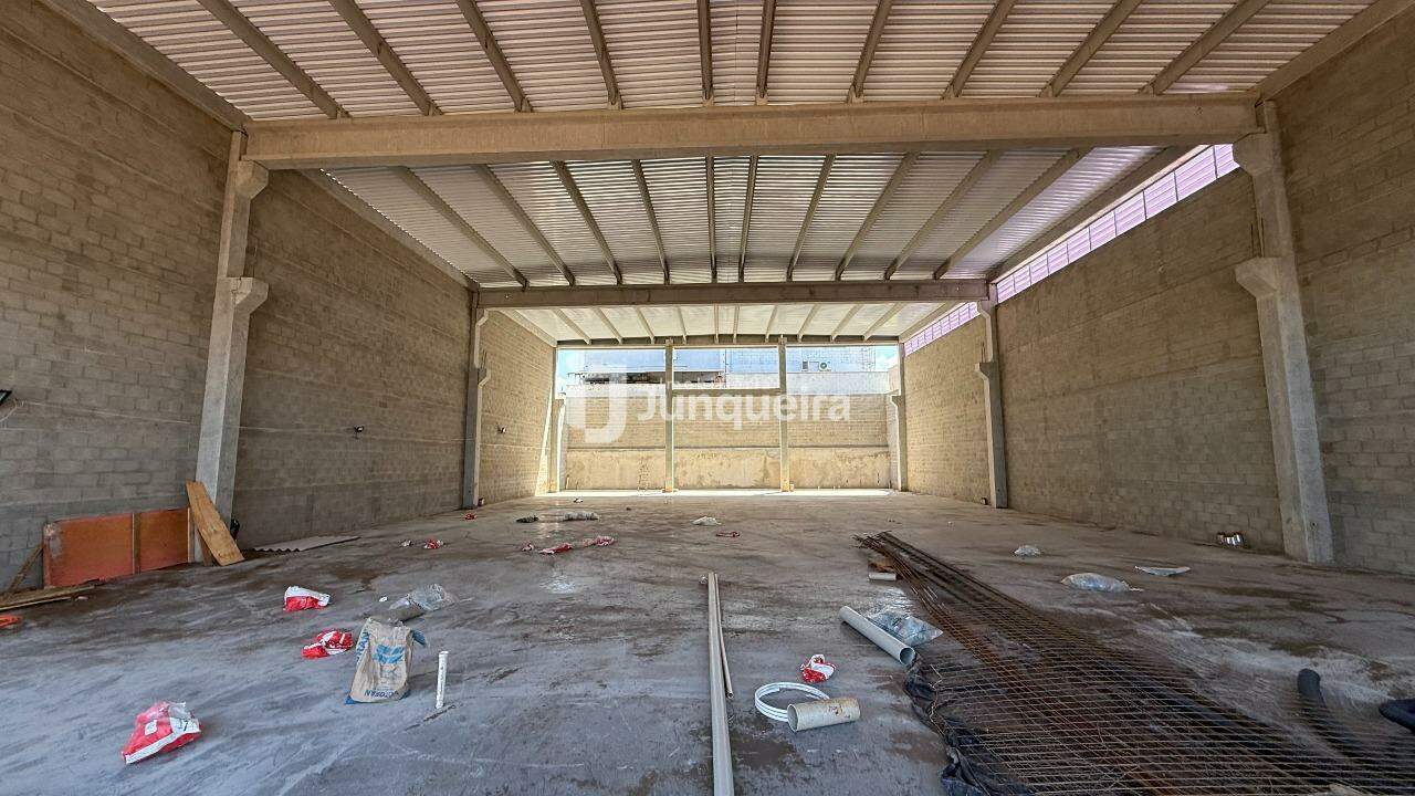 Galpão para alugar, 4 vagas, no bairro Guamium em Piracicaba - SP