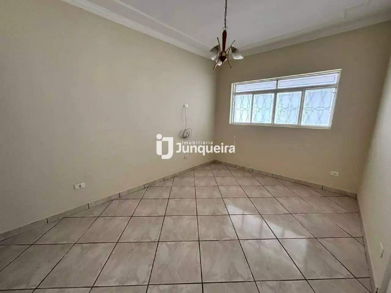 Casa para alugar, 2 quartos, no bairro Santana em Piracicaba - SP