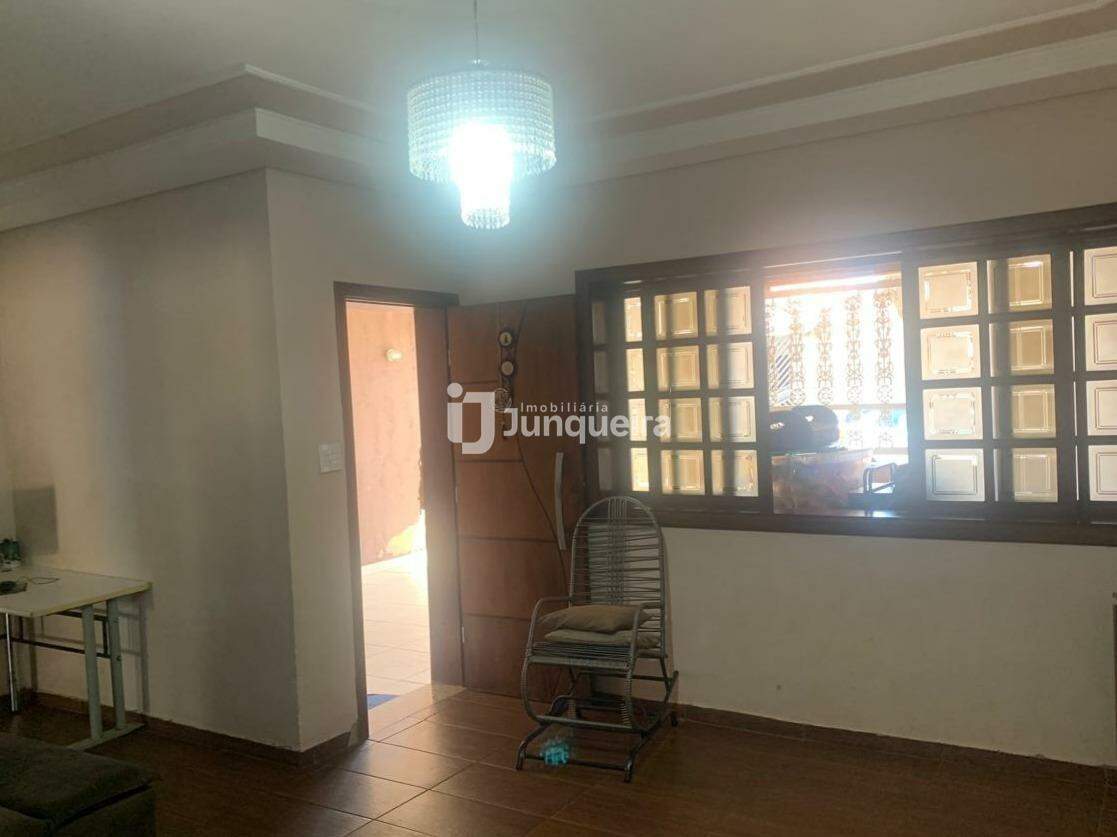 Casa à venda, 3 quartos, sendo 1 suíte, 2 vagas, no bairro Conjunto Residencial Mário Dedini em Piracicaba - SP