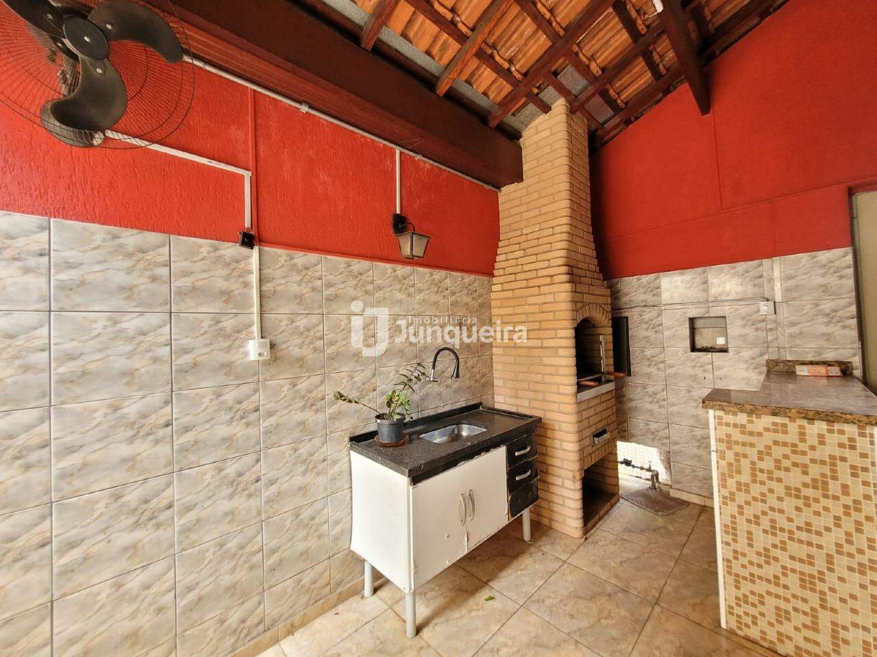 Casa para alugar, 2 quartos, sendo 1 suíte, 2 vagas, no bairro Jardim Astúrias II em Piracicaba - SP