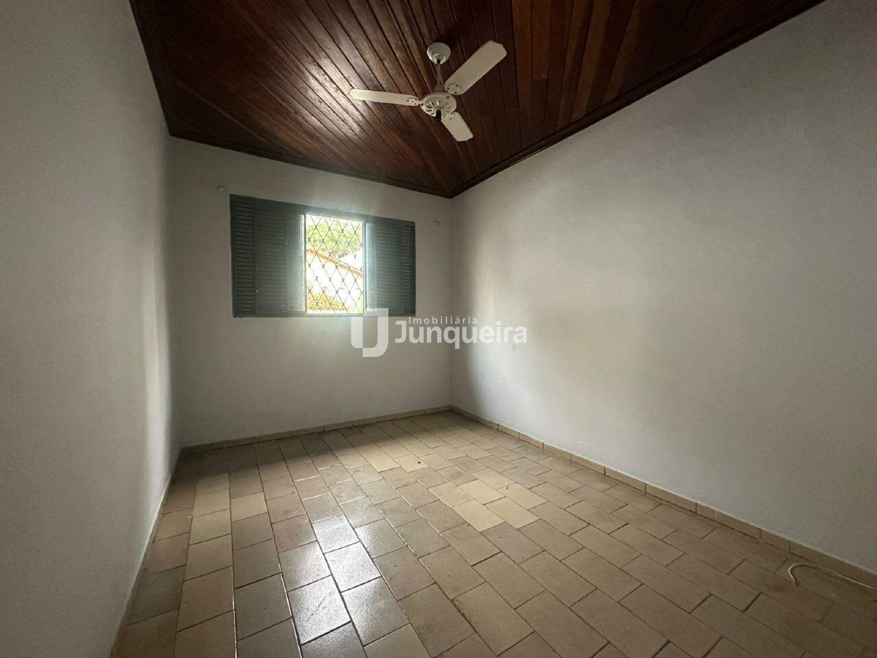 Casa para alugar, 1 quarto, 1 vaga, no bairro Centro em Piracicaba - SP