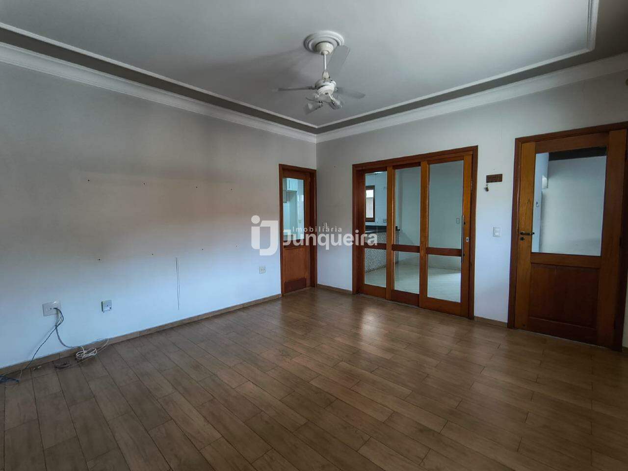 Casa para alugar, 3 quartos, sendo 1 suíte, 2 vagas, no bairro Campestre em Piracicaba - SP