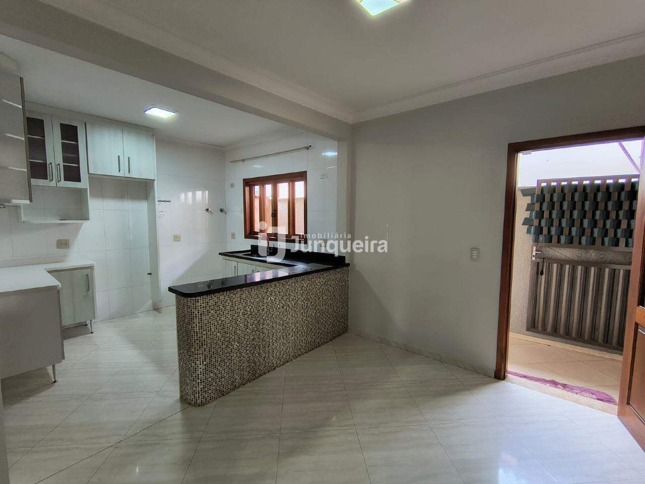 Casa para alugar, 3 quartos, sendo 1 suíte, 2 vagas, no bairro Campestre em Piracicaba - SP