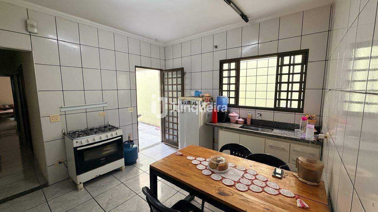 Casa à venda, 4 quartos, 3 vagas, no bairro Vila Rezende em Piracicaba - SP