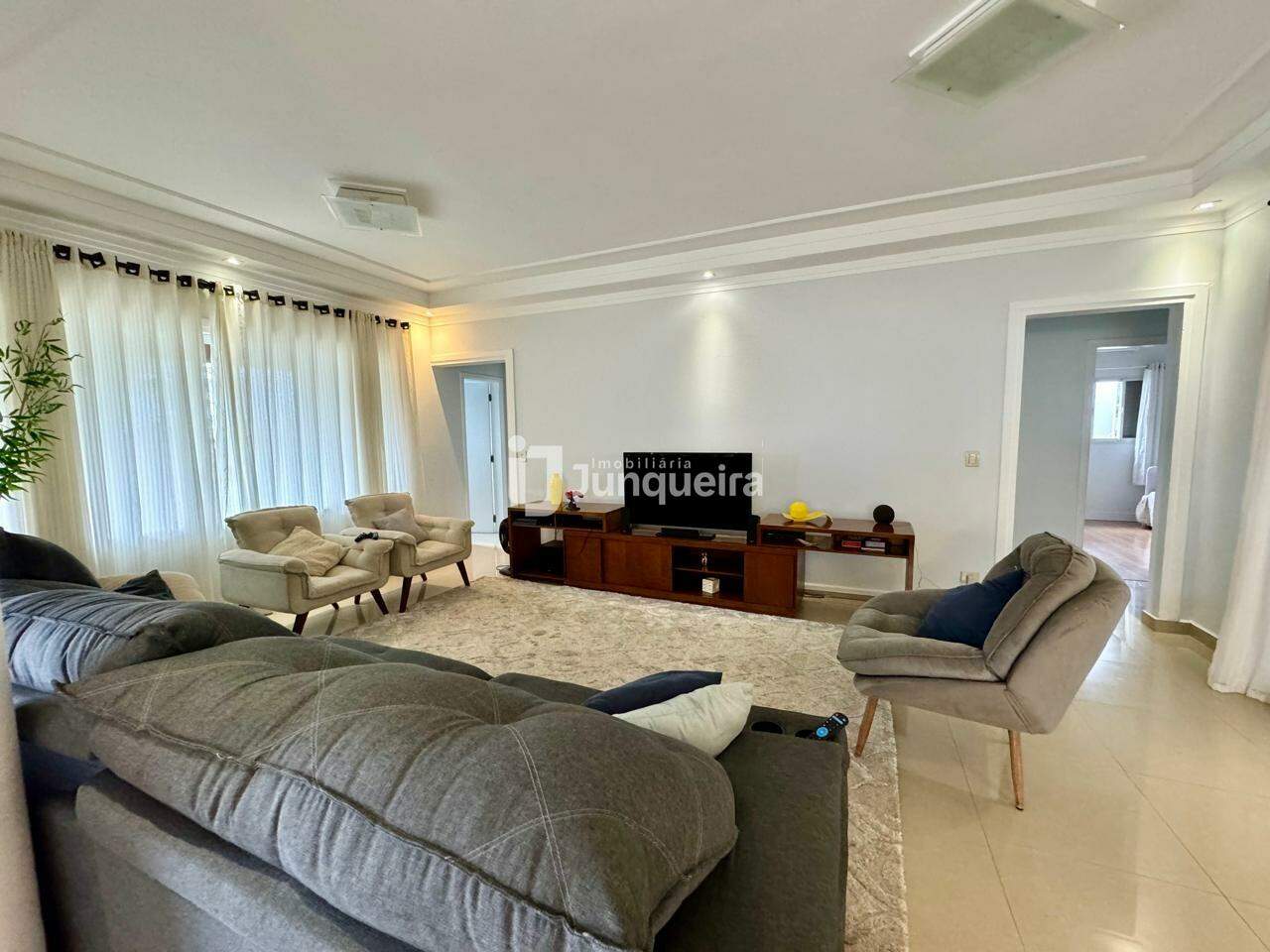 Casa em Condomínio à venda no Vivenda do Sol, 3 quartos, sendo 1 suíte, 4 vagas, no bairro Residencial Vivenda do Sol em Rio das Pedras - SP