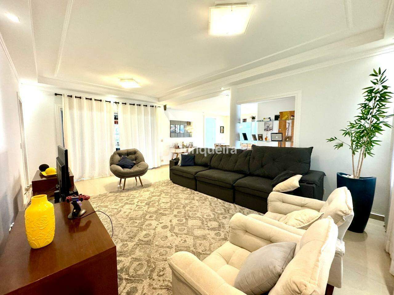 Casa em Condomínio à venda no Vivenda do Sol, 3 quartos, sendo 1 suíte, 4 vagas, no bairro Residencial Vivenda do Sol em Rio das Pedras - SP