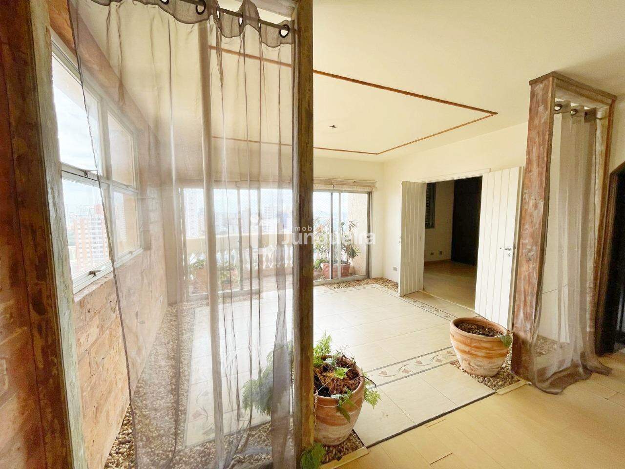 Apartamento à venda no Edifício Jorge César Vargas, 3 quartos, sendo 1 suíte, 1 vaga, no bairro Centro em Piracicaba - SP