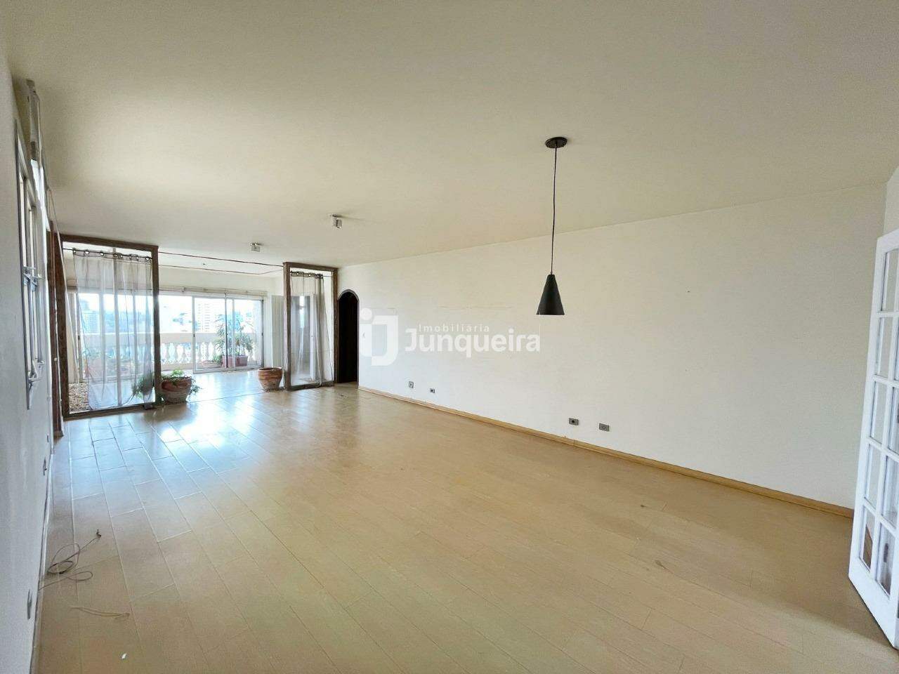 Apartamento à venda no Edifício Jorge César Vargas, 3 quartos, sendo 1 suíte, 1 vaga, no bairro Centro em Piracicaba - SP