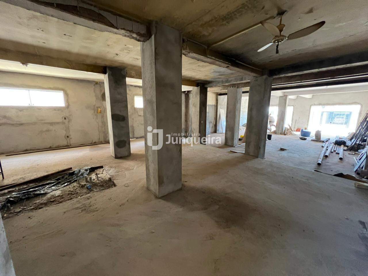 Salão para alugar, no bairro Centro em Rio das Pedras - SP