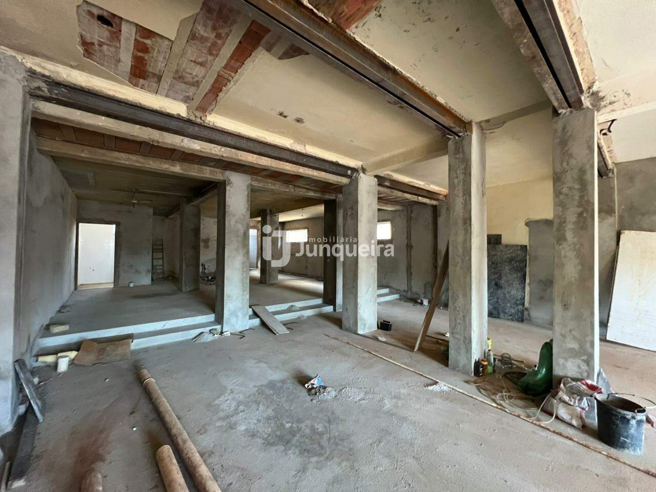 Salão para alugar, no bairro Centro em Rio das Pedras - SP