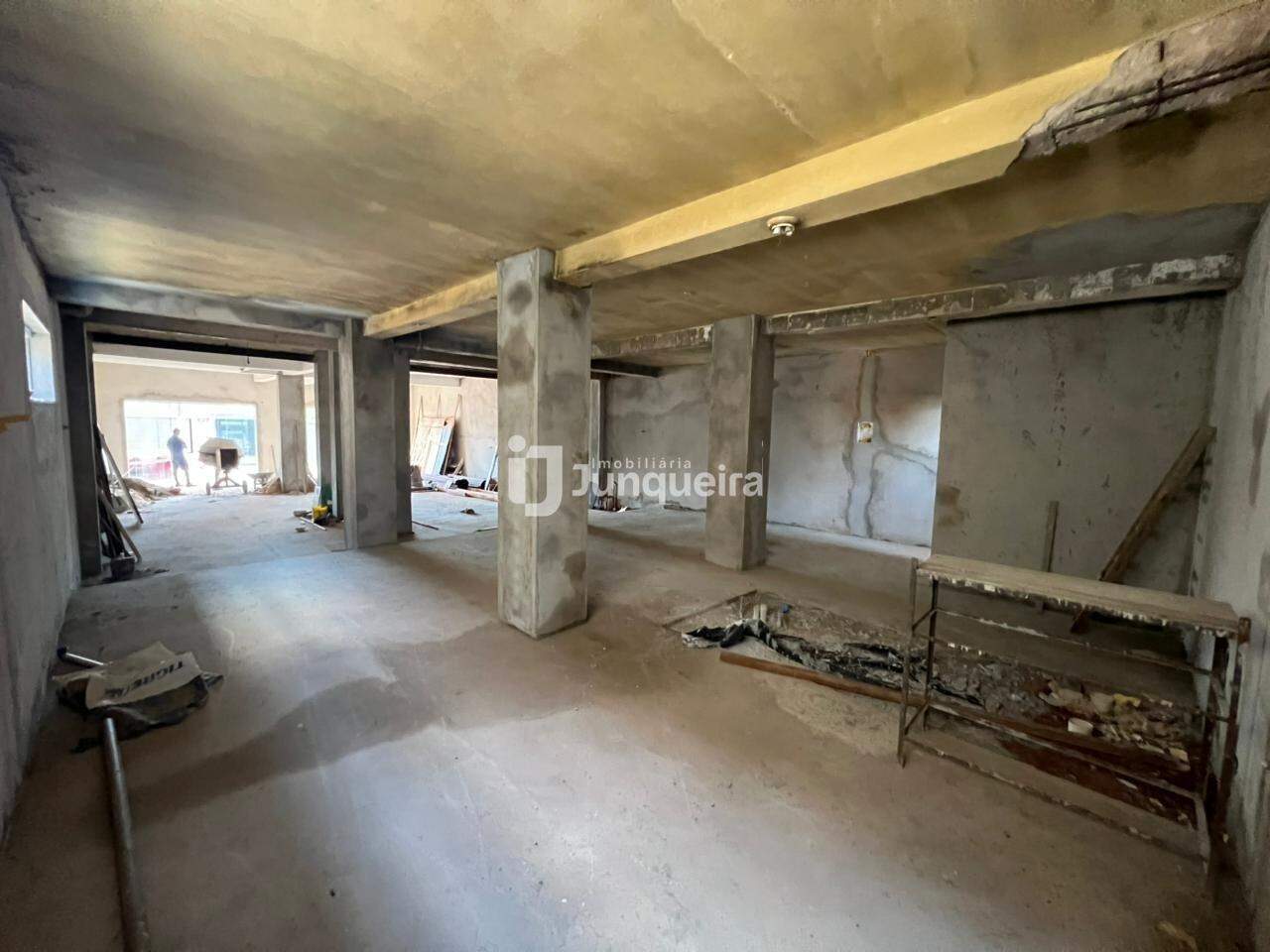 Salão para alugar, no bairro Centro em Rio das Pedras - SP