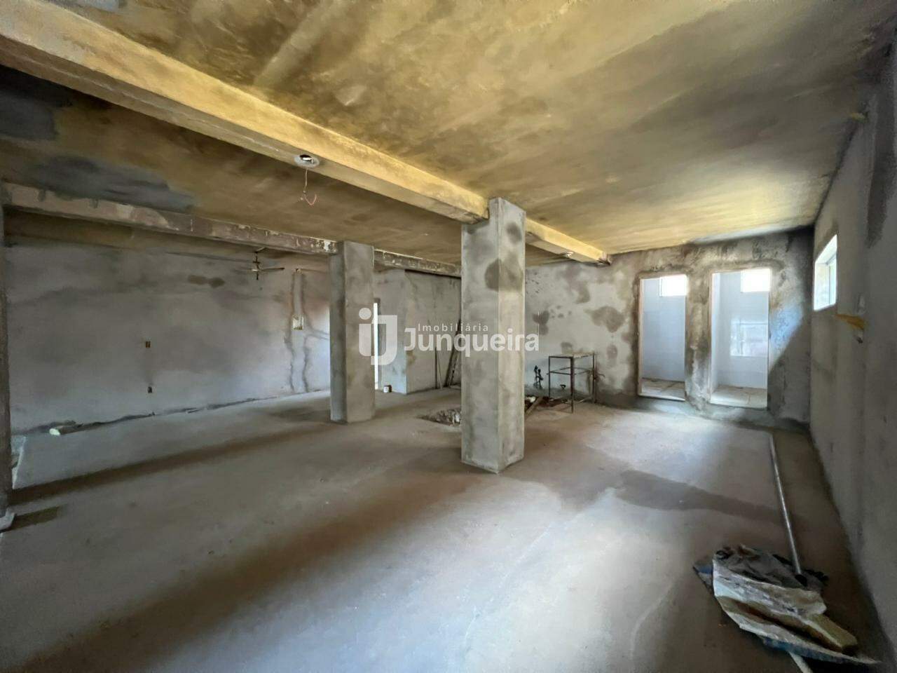 Salão para alugar, no bairro Centro em Rio das Pedras - SP