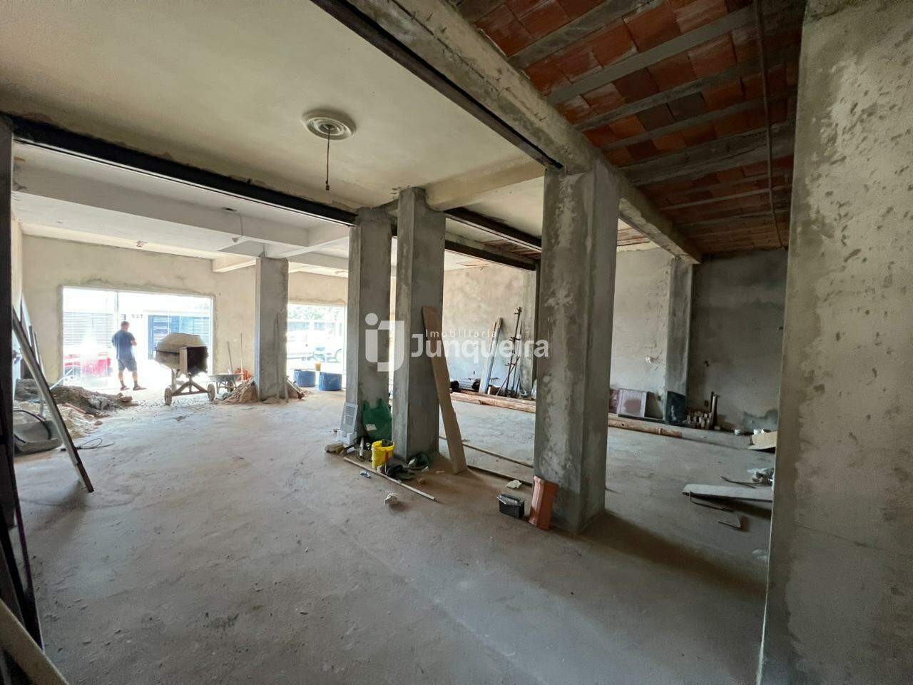 Salão para alugar, no bairro Centro em Rio das Pedras - SP