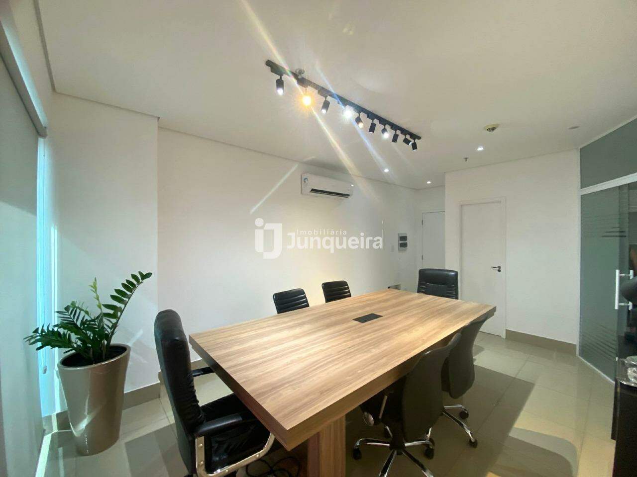 Sala Comercial para alugar, 1 vaga, no bairro Centro em Piracicaba - SP