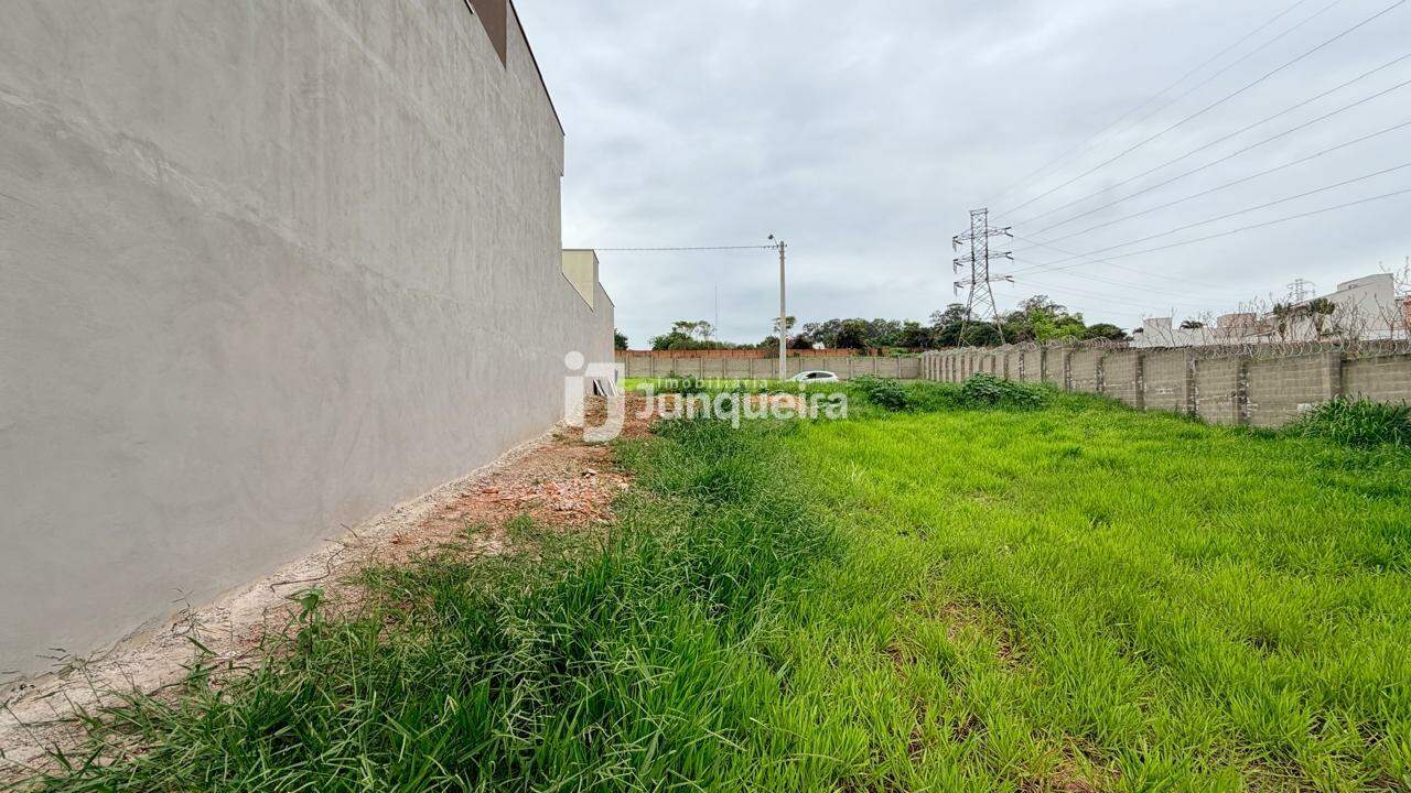 Terreno em Condomínio à venda no Terras do Sinhô III, no bairro Terras do Sinhô lll em Piracicaba - SP