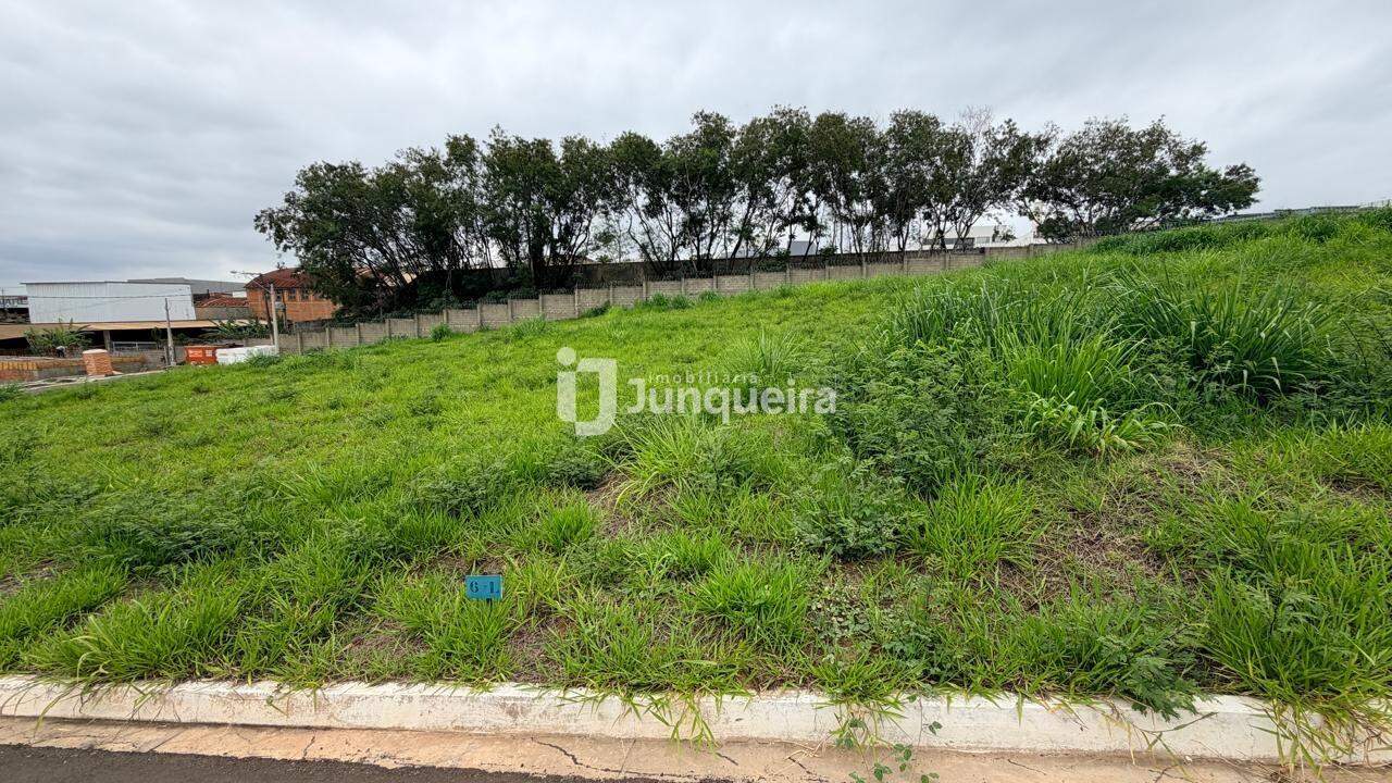 Terreno em Condomínio à venda no Terras do Sinhô III, no bairro Terras do Sinhô lll em Piracicaba - SP