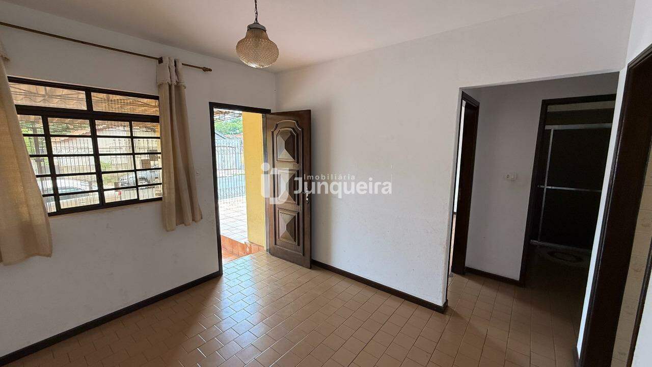 Casa para alugar, 2 quartos, 2 vagas, no bairro Santa Terezinha em Piracicaba - SP
