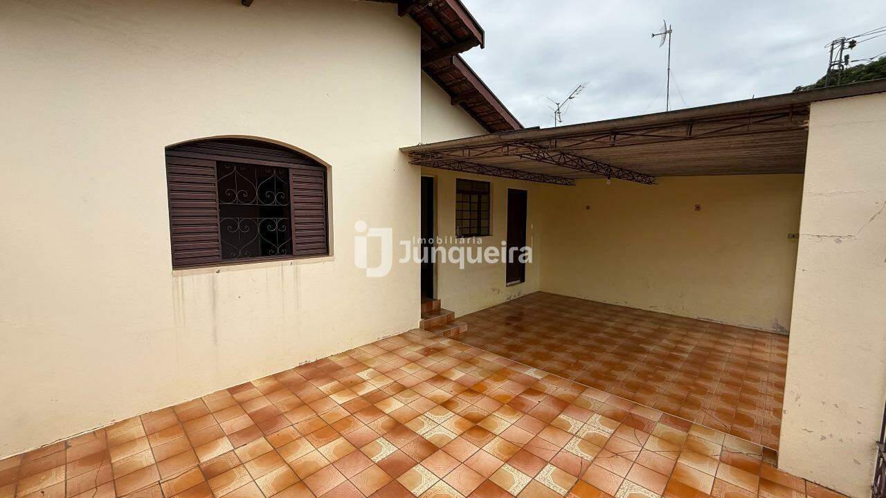 Casa para alugar, 2 quartos, 2 vagas, no bairro Santa Terezinha em Piracicaba - SP