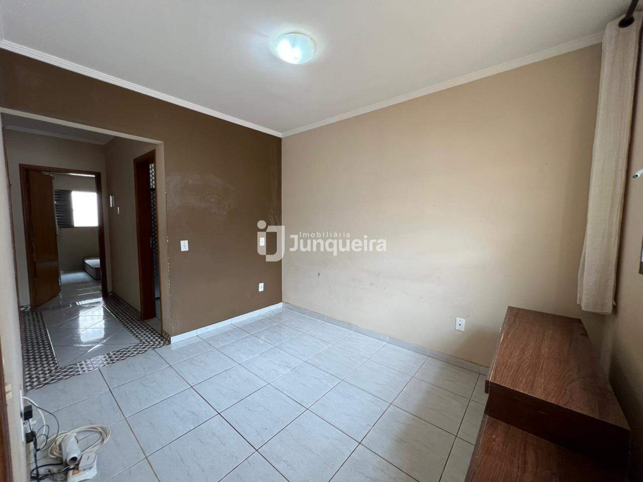 Casa para alugar, 2 quartos, 4 vagas, no bairro Jardim Dona Rosina em Rio das Pedras - SP