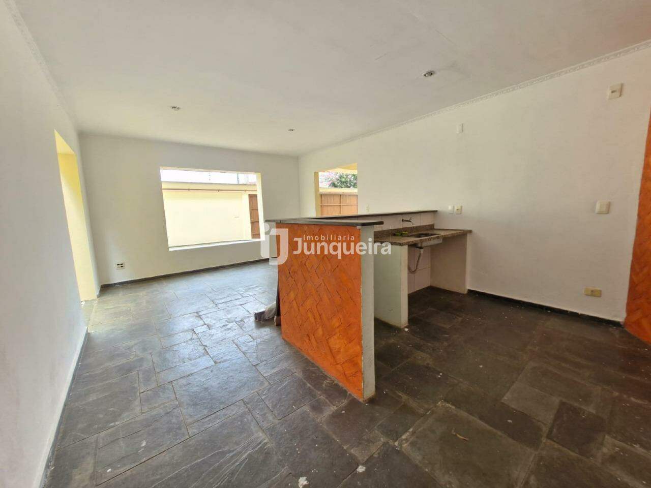 Casa à venda, 3 quartos, sendo 1 suíte, 4 vagas, no bairro Nova Piracicaba em Piracicaba - SP