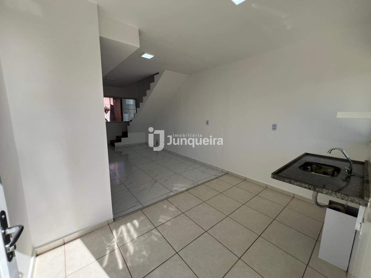 Casa em Condomínio para alugar no Residencial Parque das Flores, 2 quartos, 1 vaga, no bairro Santa Terezinha em Piracicaba - SP