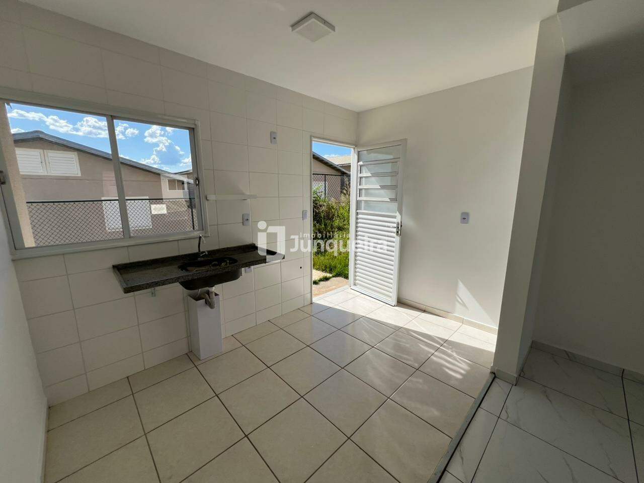 Casa em Condomínio para alugar no Residencial Parque das Flores, 2 quartos, 1 vaga, no bairro Santa Terezinha em Piracicaba - SP