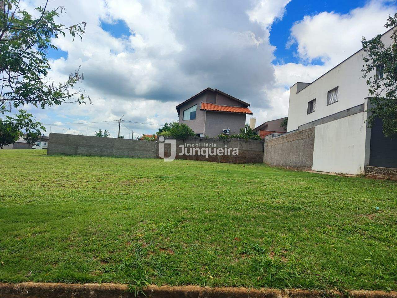 Terreno em Condomínio à venda, no bairro Residencial San Marino em Rio das Pedras - SP