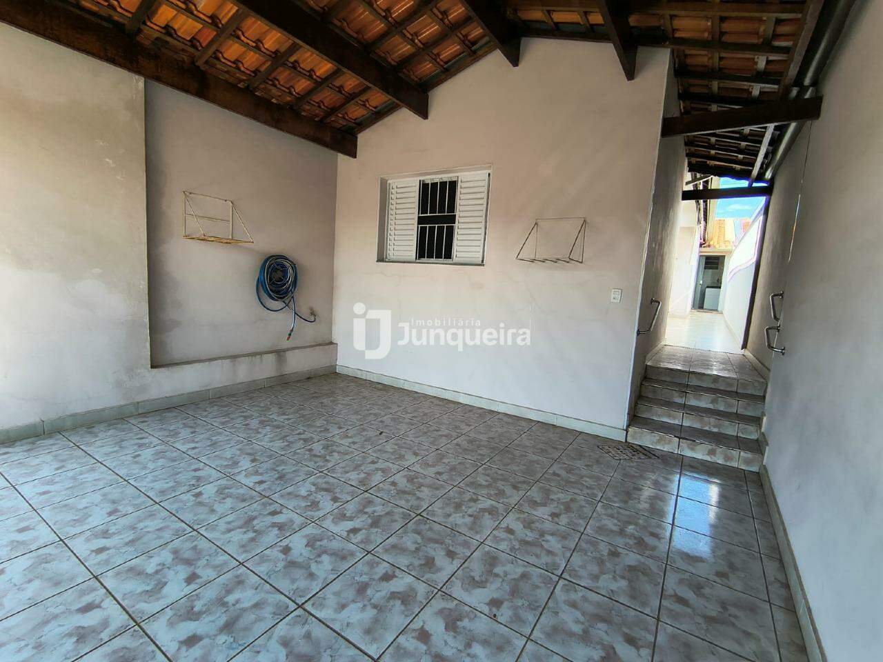 Casa para alugar, 3 quartos, sendo 1 suíte, 2 vagas, no bairro Jardim Itapuã em Piracicaba - SP
