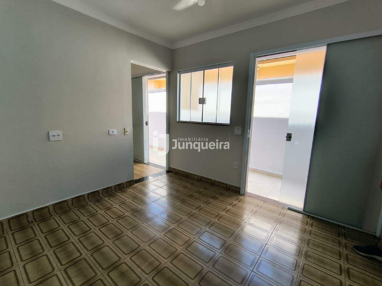 Casa para alugar, 3 quartos, sendo 1 suíte, 2 vagas, no bairro Jardim Itapuã em Piracicaba - SP