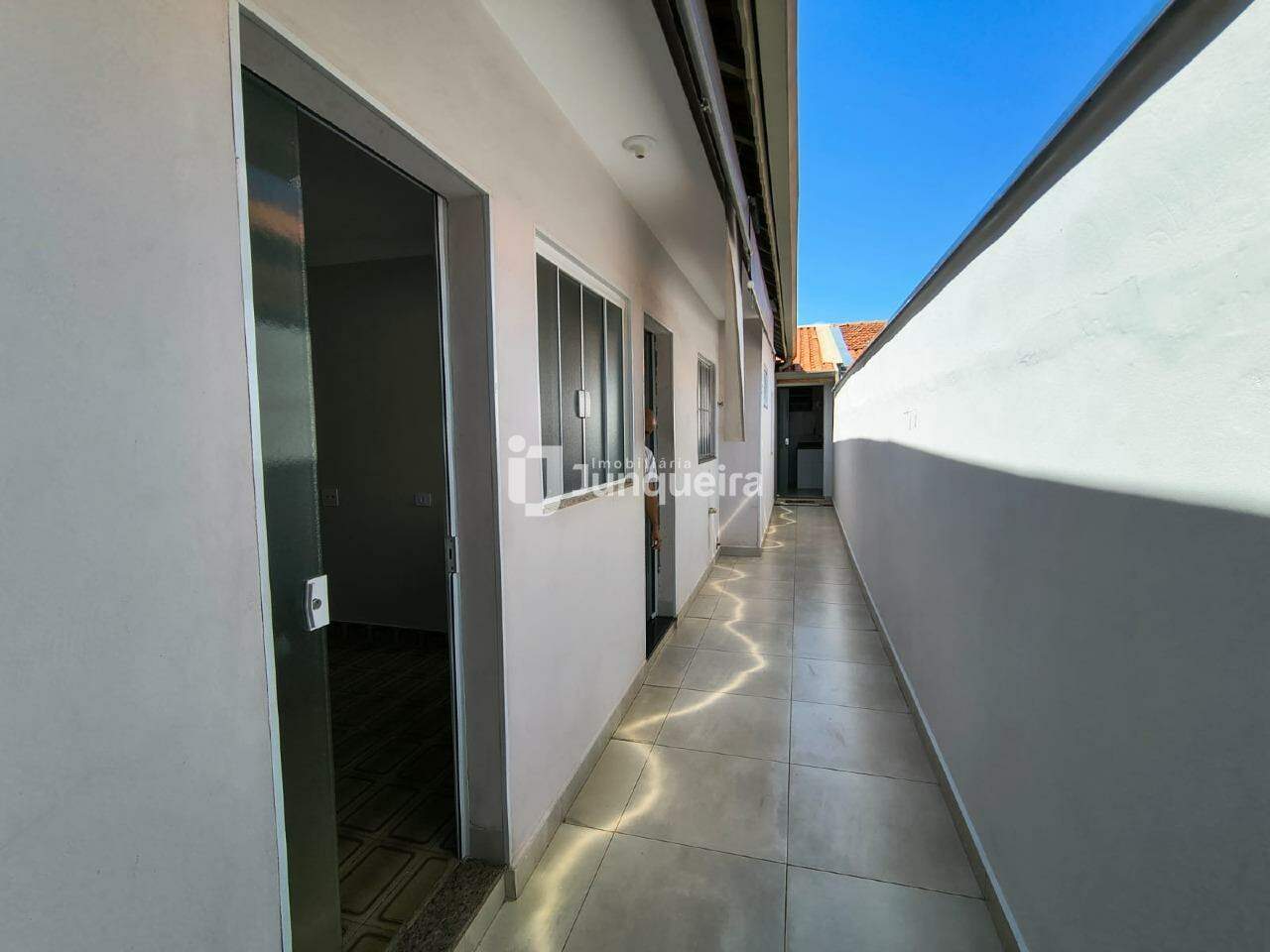 Casa para alugar, 3 quartos, sendo 1 suíte, 2 vagas, no bairro Jardim Itapuã em Piracicaba - SP