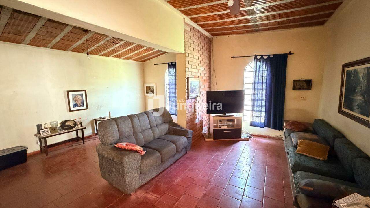 Chácara à venda, 5 quartos, sendo 1 suíte, no bairro Estância Lago Azul (Ártemis) em Piracicaba - SP