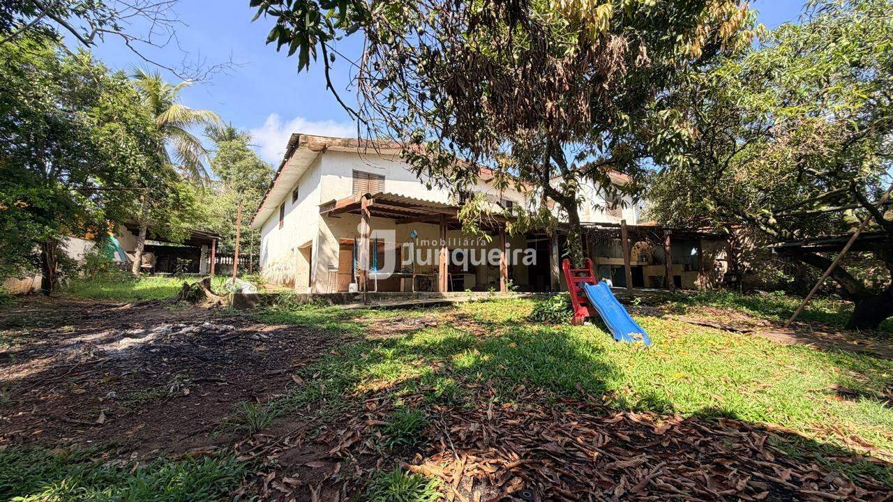 Chácara à venda, 5 quartos, sendo 1 suíte, no bairro Estância Lago Azul (Ártemis) em Piracicaba - SP