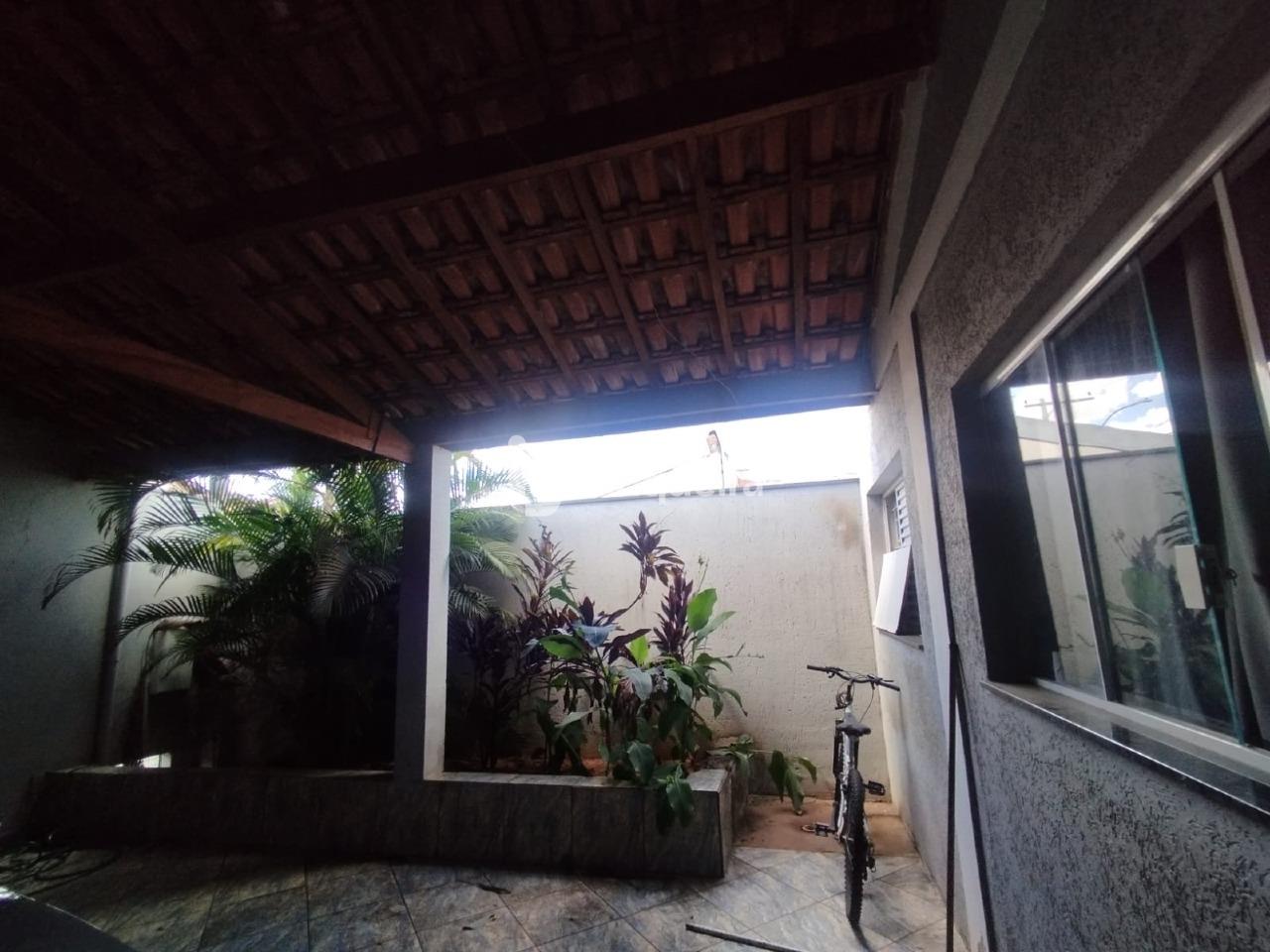 Casa à venda, 3 quartos, sendo 1 suíte, 3 vagas, no bairro Santa Terezinha em Piracicaba - SP