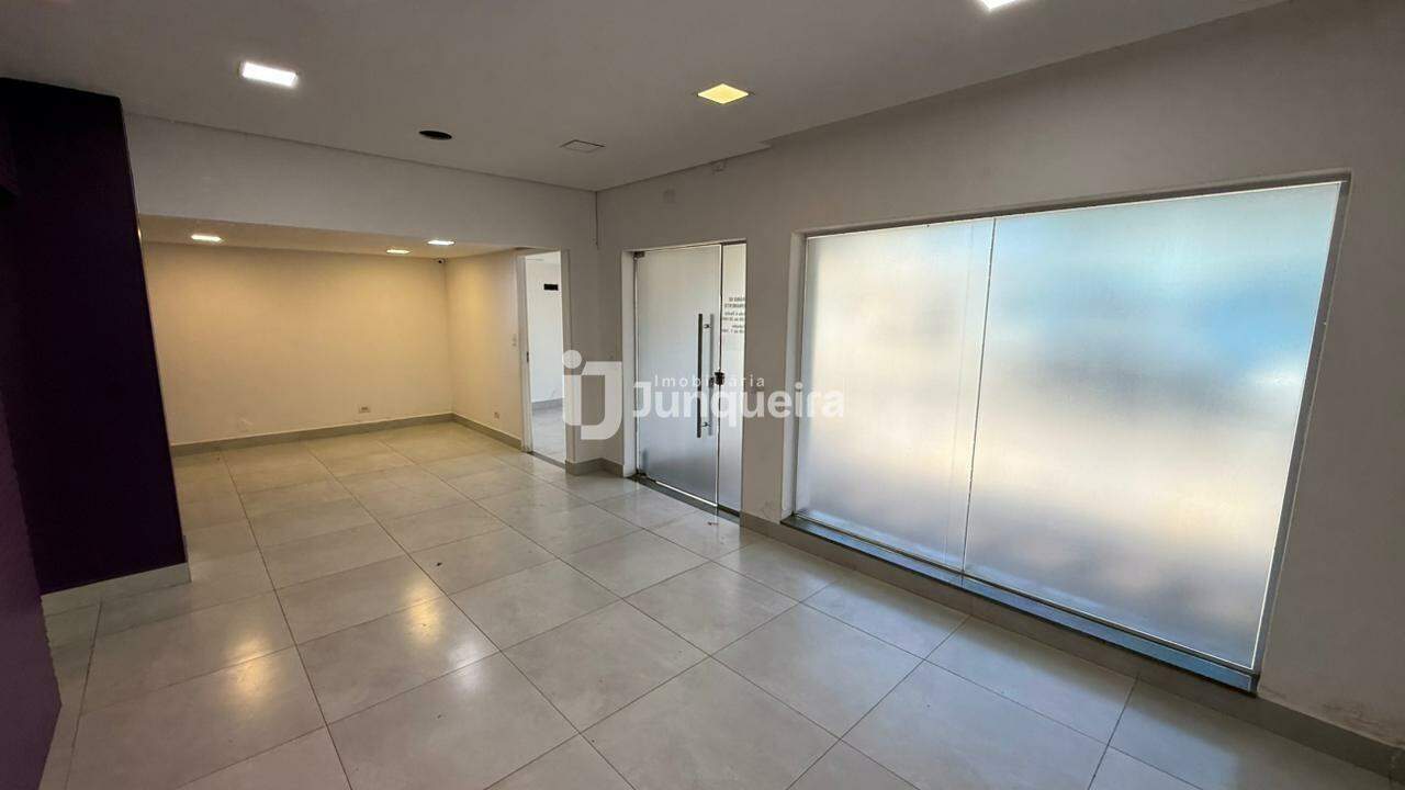 Casa Comercial para alugar, 7 quartos, 3 vagas, no bairro Cidade Alta em Piracicaba - SP