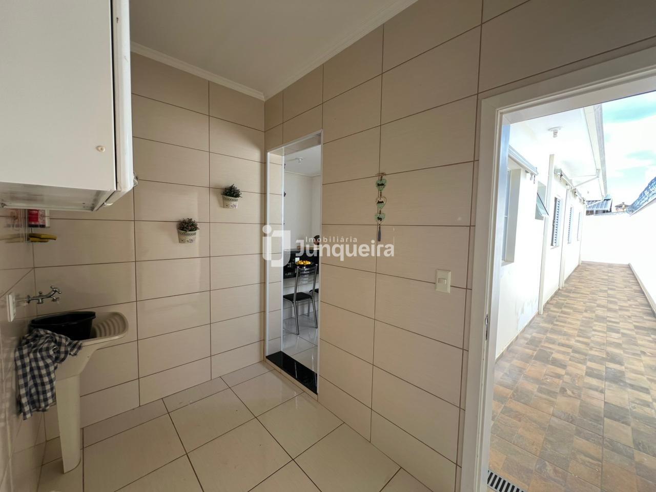 Casa para alugar, 3 quartos, sendo 1 suíte, 2 vagas, no bairro São Cristovão II em Rio das Pedras - SP