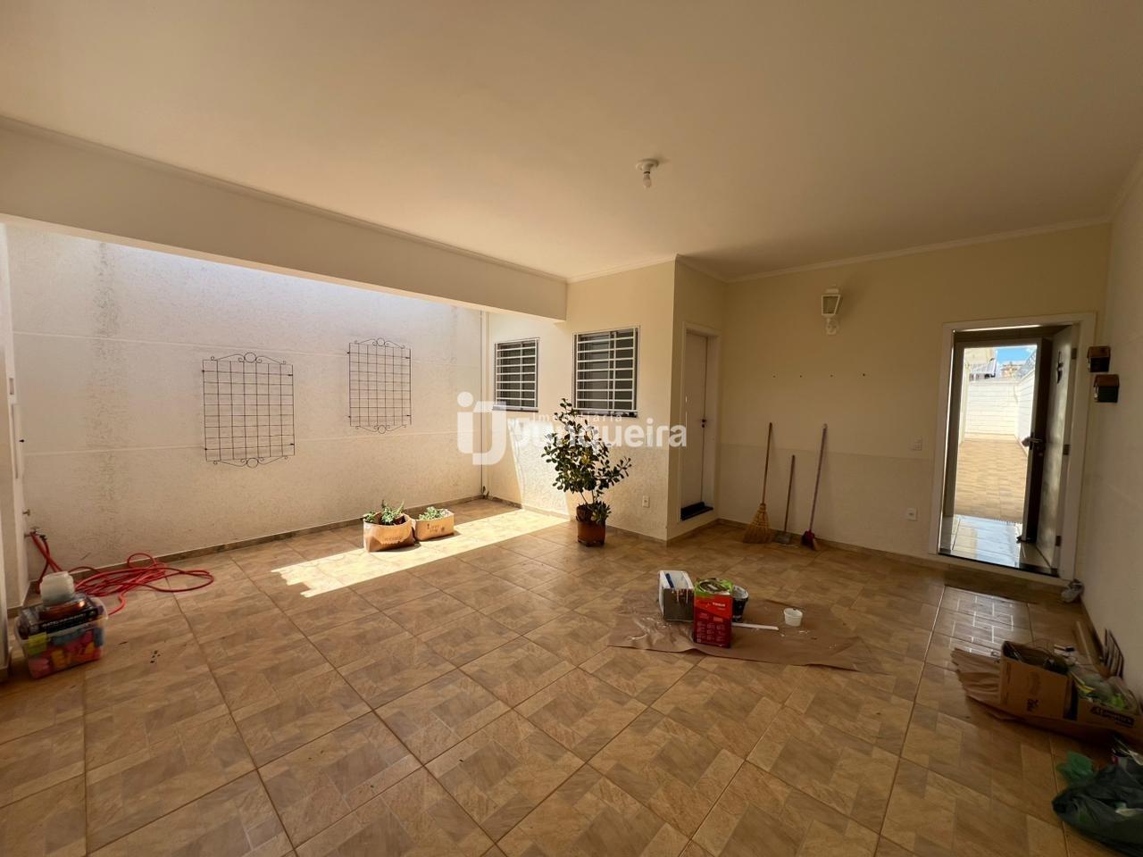 Casa para alugar, 3 quartos, sendo 1 suíte, 2 vagas, no bairro São Cristovão II em Rio das Pedras - SP