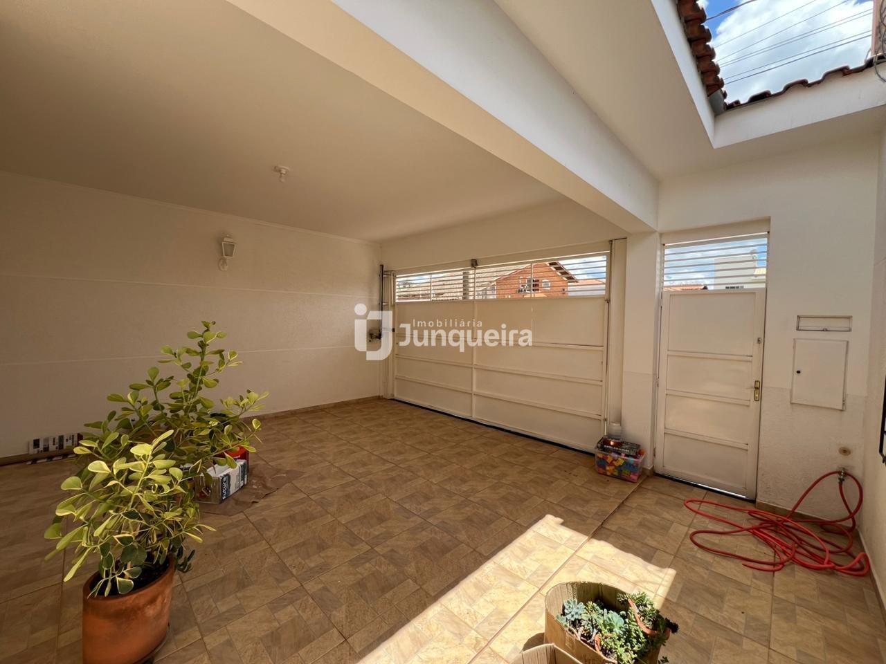 Casa para alugar, 3 quartos, sendo 1 suíte, 2 vagas, no bairro São Cristovão II em Rio das Pedras - SP